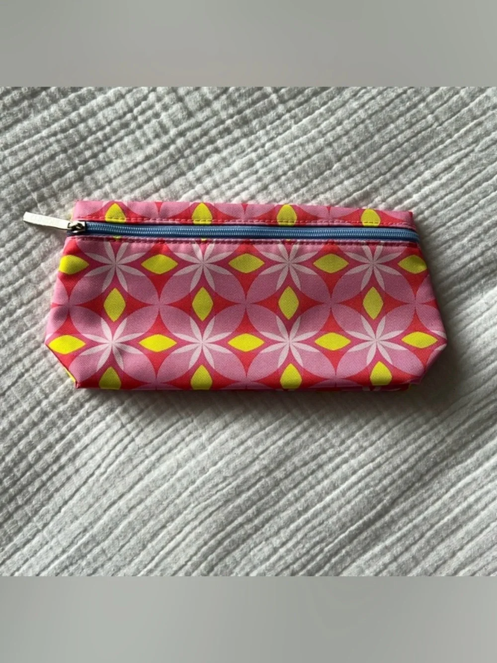 2 for $20 ✨ NEW • Clinique Pink & Yellow Patterned Makeup Bag 💋